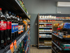 Do nejbližšího obchodu to měli 10 kilometrů, teď mají novou samoobslužnou obecní prodejnu