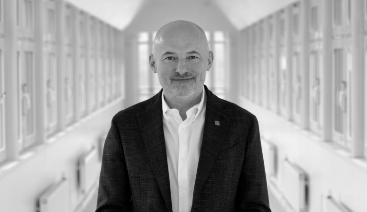 Zemřel bývalý ředitel IKEM Stiborek, byl obžalován z vydírání lékařů