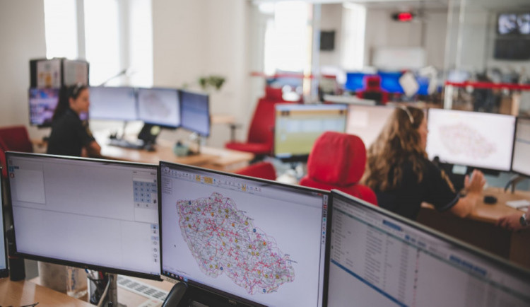 Chci skočit z přehrady, volal muž na 158. Policie mu to přes hodinu rozmlouvala