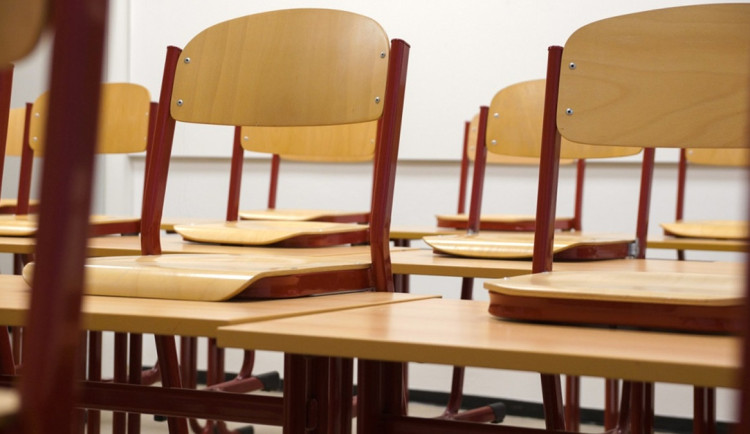 Bezvěrov z Plzeňska neví, kolik má vyčlenit na mzdy nepedagogů, uvítal by odklad