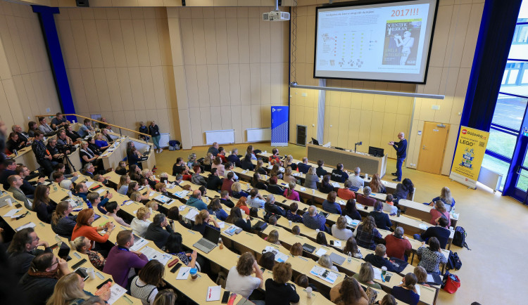 Studentem může být každý. ZČU otevírá svoji výuku veřejnosti