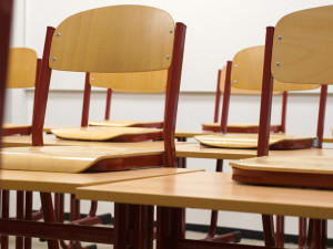 Bezvěrov z Plzeňska neví, kolik má vyčlenit na mzdy nepedagogů, uvítal by odklad