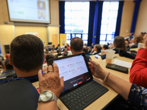 Výběr předmětů k absolvování je široký - od kvantové fyziky přes právo až po pěveckou výchovu