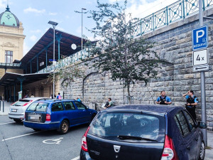 Auto plné problémů. Tři řidiči se zákazem, krádež a tři zásahy policie za 26 hodin