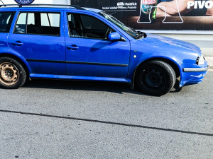 Auto plné problémů. Tři řidiči se zákazem, krádež a tři zásahy policie za 26 hodin