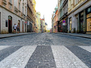 Velmi důležitá Rooseveltova ulice je opravená a v předstihu se tam vrací provoz