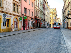 Velmi důležitá Rooseveltova ulice je opravená a v předstihu se tam vrací provoz