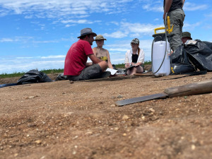 FOTO: Pravěká žena pod Řípem. Plzeňští archeologové odkryli hrob plný vzácností