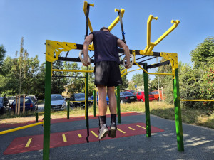 V sídlištním vnitrobloku vzniklo na přání lidí nové workoutové hřiště