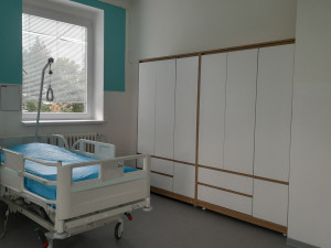 Rokycanská nemocnice zkrášlila oddělení. Pacienti mají nové skříně i podlahy