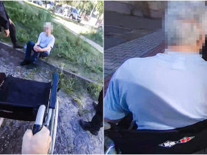Zmatený senior s Alzheimerem bloudil městem, pomohl mu všímavý muž