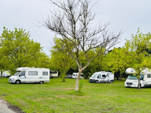 Cestovatelé mají obrovský zájem o parkování pro karavany u Škodalandu