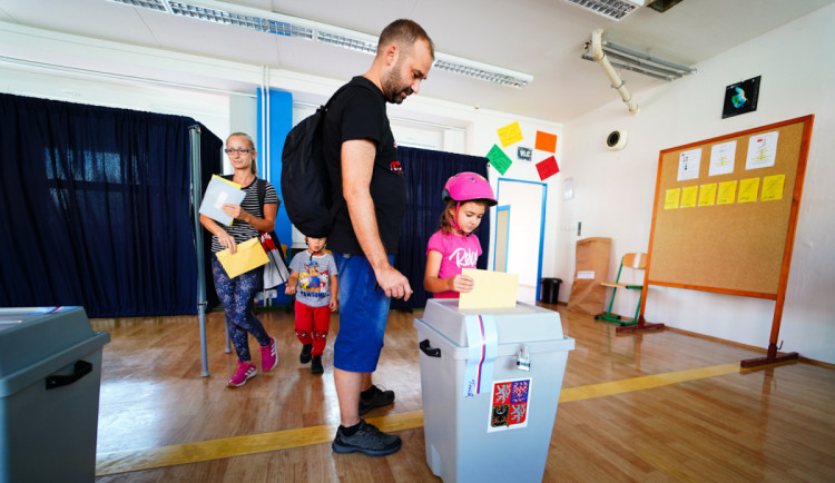 PŘEHLED LÍDRŮ: Do voleb na Vysočině kandiduje 230 lidí. Kdo je v čele kandidátek?