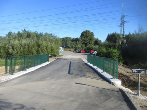 Detail na nenápadném mostku připomíná prvorepublikového výrobce cihel Klotze