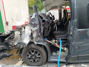 Tragická nehoda kamionu a dodávky ochromila provoz na opravované dálnici D5