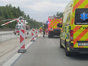 Tragická nehoda kamionu a dodávky ochromila provoz na opravované dálnici D5