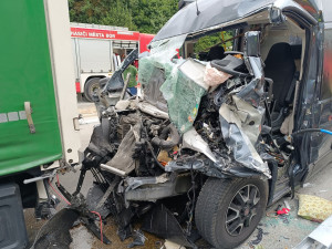 Tragická nehoda kamionu a dodávky ochromila provoz na opravované dálnici D5