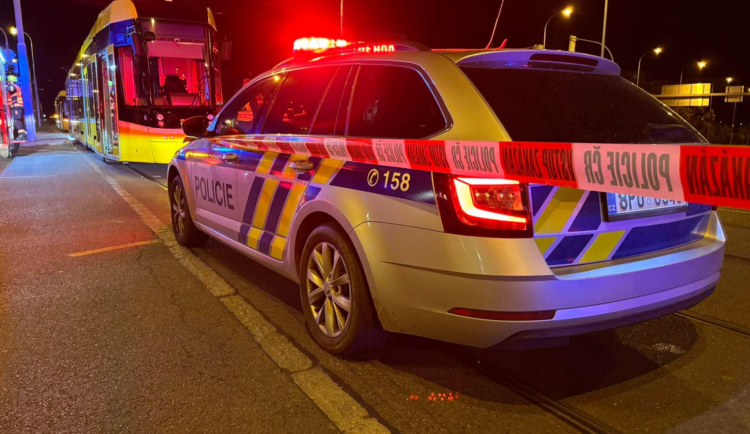 V Plzni nepřežila žena střet s tramvají. Přebíhala koleje.