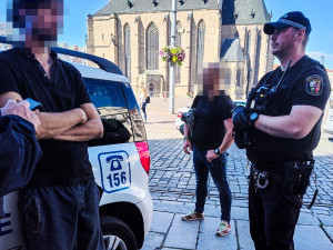 Útočník napadl teprve patnáctiletého chlapce, nechtěl mu prý půjčit mobil