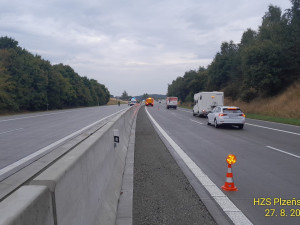 Motorkář se vážně zranil na dálnici D5, na místě zasahoval záchranářský vrtulník