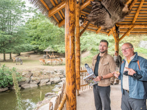 Populární zpěvák Marek Ztracený pokřtil mládě vzácné zebry bezhřívé