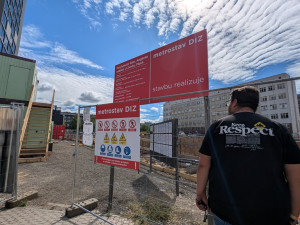 V centru města začala stavba komplexu se stovkami bytů, kancelářemi a obchody