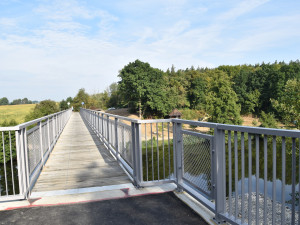 Super počin, chválí si lidé lávku na místě, kde stávala slavná chaloupka na pilíři