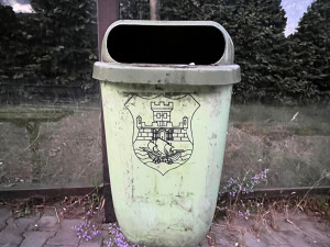 V Tachově mají koše se znakem Bělehradu, nikdo si toho celé roky ani nevšiml