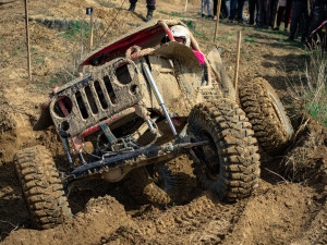 Dva zranění na setkání offroadů. Při odtlačování nepojízdného vozu do něj narazil další