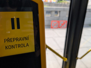 Jízda načerno se prodraží, lidé si ale více stěžují na chování revizorů