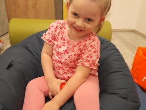 Emička trpí vážnou formou epilepsie. Denně má i 100 záchvatů bleskových křečí