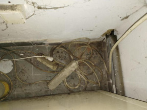 Všudypřítomná špína a myší bobky, inspekce uzavřela výrobnu jídel pro rozvoz