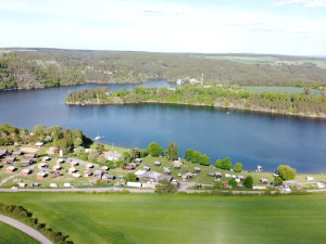 Kemp Keramika šokoval nebinárními toaletami, teď má bronz v anketě Kemp roku 2025