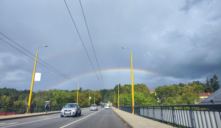 FOTO: Páteční duha na Vysočině, někde i dvojitá. Podívejte se