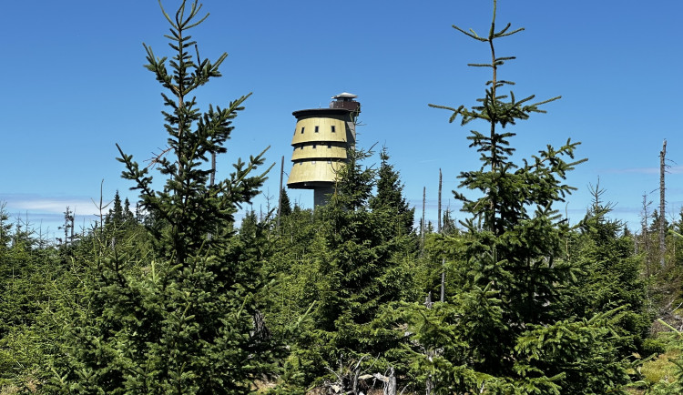 Vrtulník se zřítil nedaleko šumavského Poledníku