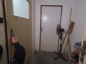 VIDEO: Chlapeček zamkl mámu ve sklepě, a netušil, jak ji znovu vysvobodit