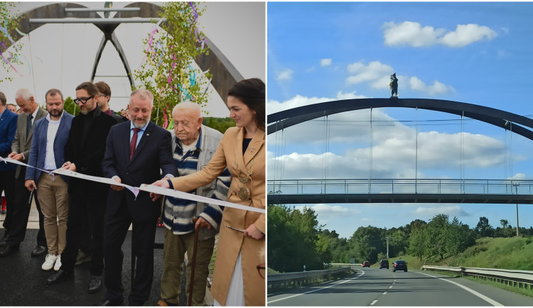 Chotíkov slavnostně otevřel lávku s kontroverzní sochou, lidé už jí přezdívají Skokan
