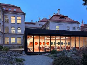Přístavba jídelny Mikulášského gymnázia v Plzni