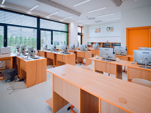 Škola v Postřekově