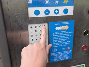 Pozor na změnu parkování pod mostem generála Pattona, nově bude placené