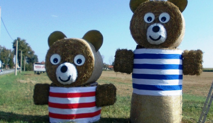 Nejhezčími Slamáky v Jakubově jsou medvědi od Kolína, rozhodli čtenáři Drbny