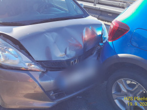 Hromadná nehoda osmi aut ochromila dálnici D5, čtyři lidé skončili v nemocnici