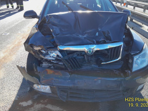 Hromadná nehoda osmi aut ochromila dálnici D5, čtyři lidé skončili v nemocnici