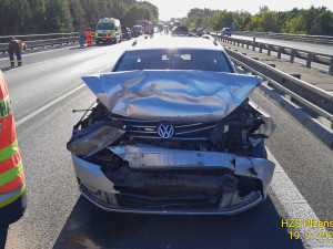 Hromadná nehoda osmi aut ochromila dálnici D5, čtyři lidé skončili v nemocnici