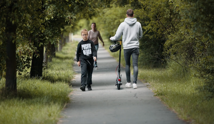 Chodník je pro chodce – ne pro elektrokoloběžky