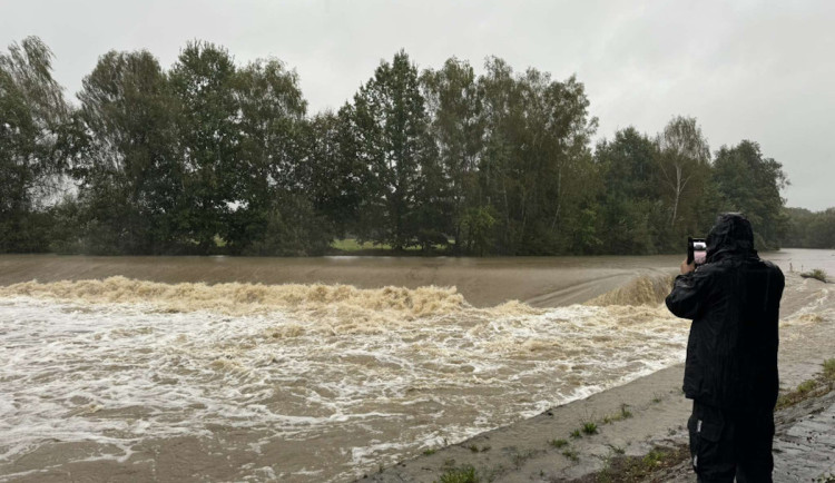 Rok od povodní. Voda brala domovy lidem i zvířatům