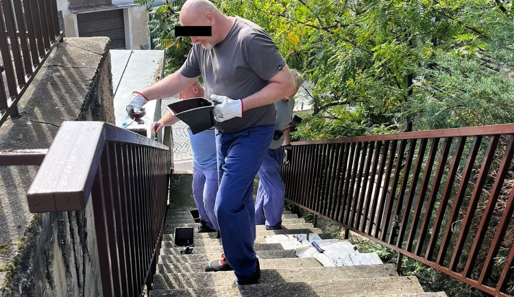 V Praze 4 pomáhají zdarma vězni z Pankráce. S opravami i při povodních