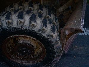 Superb narazil ve vyšší rychlosti do bagru, který jel před ním