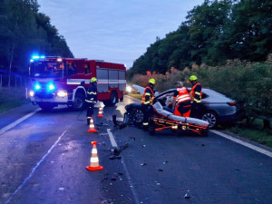 Superb narazil ve vyšší rychlosti do bagru, který jel před ním