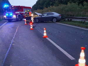 Superb narazil ve vyšší rychlosti do bagru, který jel před ním